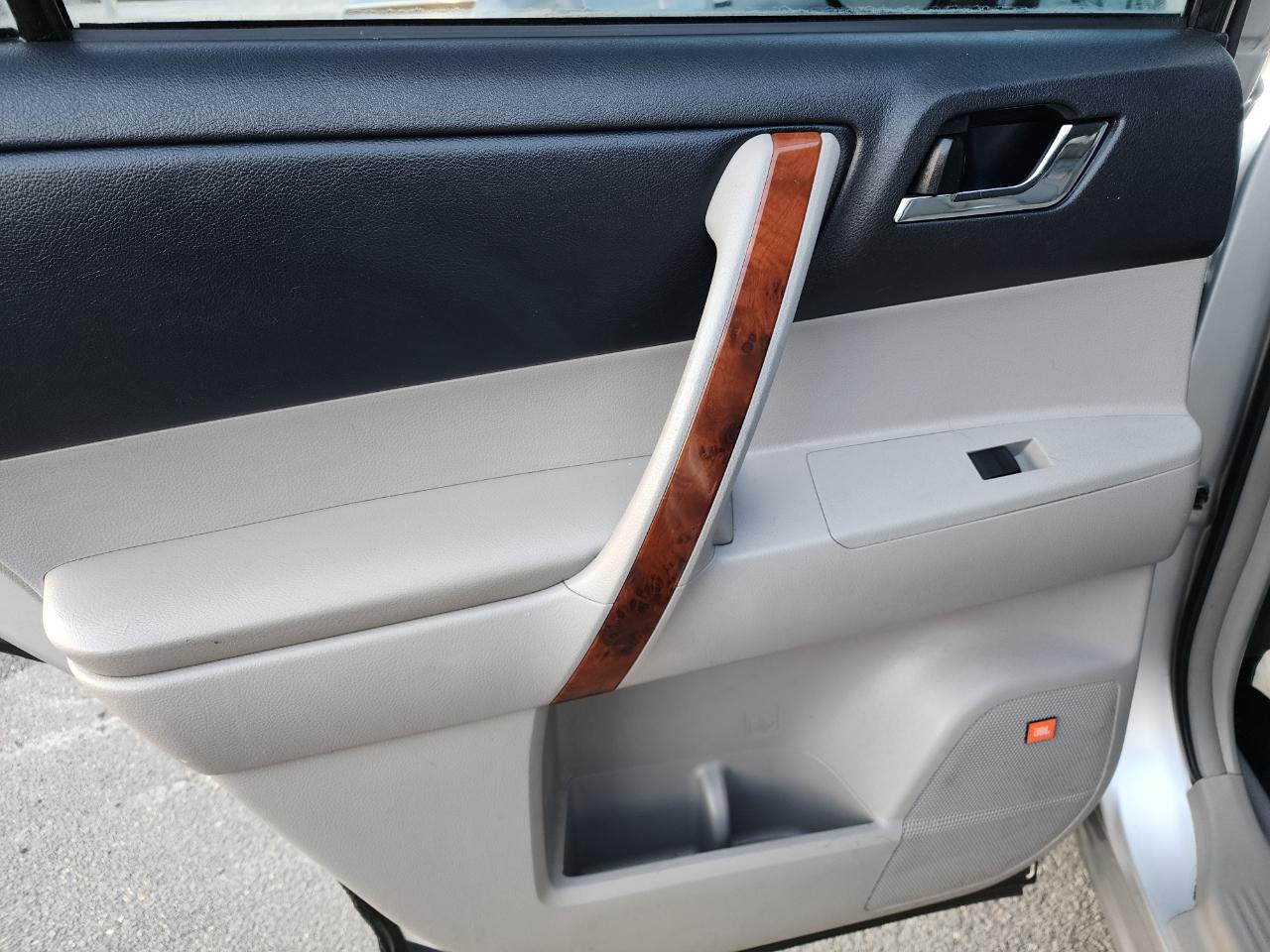 Toyota Highlander Limited 4WD 2011