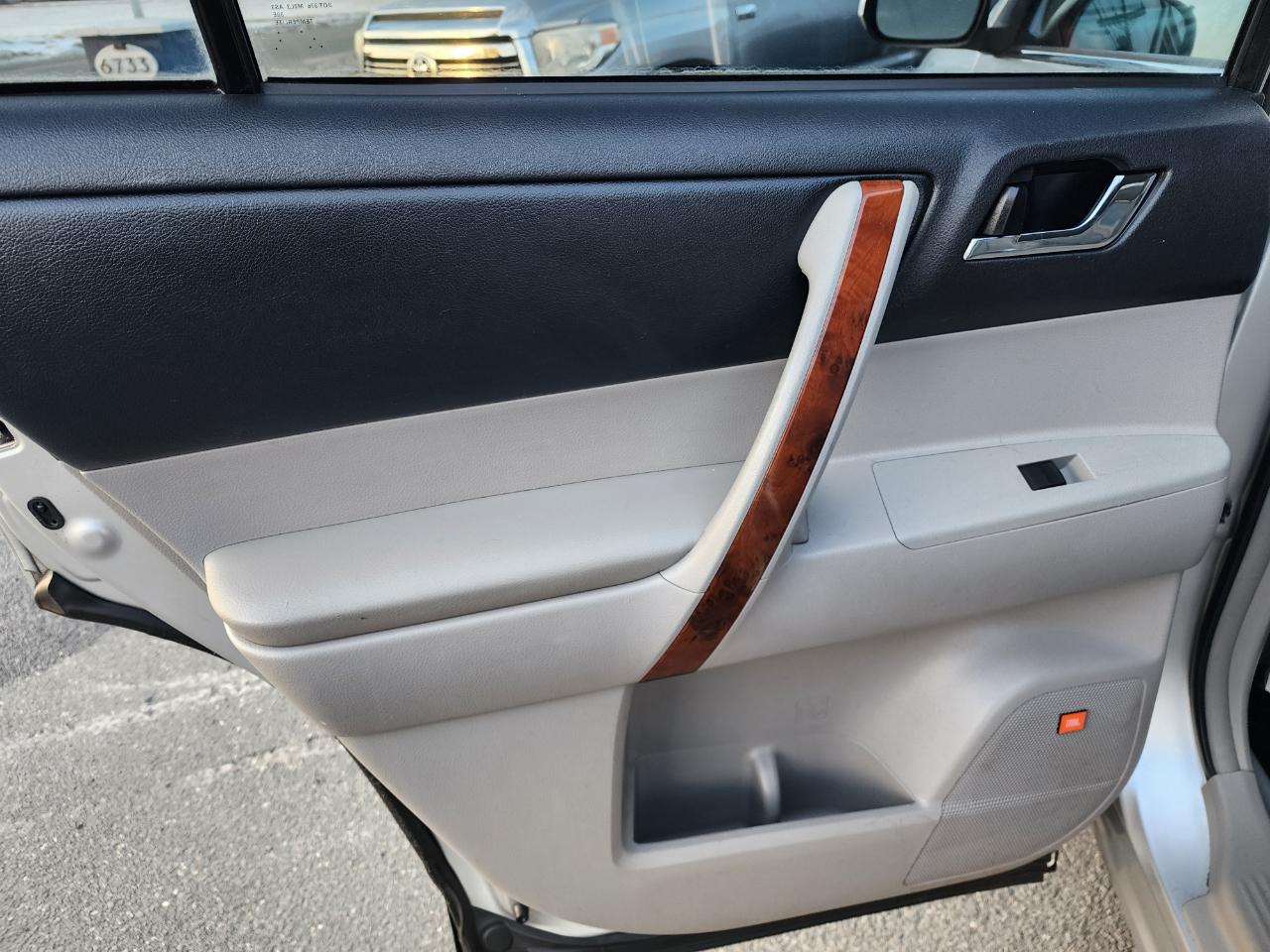 Toyota Highlander Limited 4WD 2011