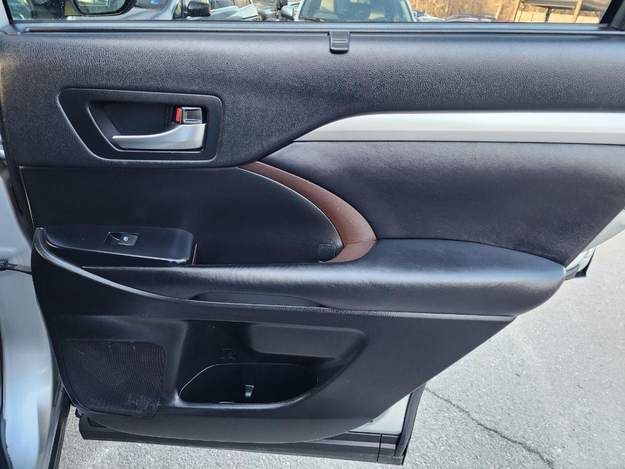 Toyota Highlander XLE AWD V6 2019