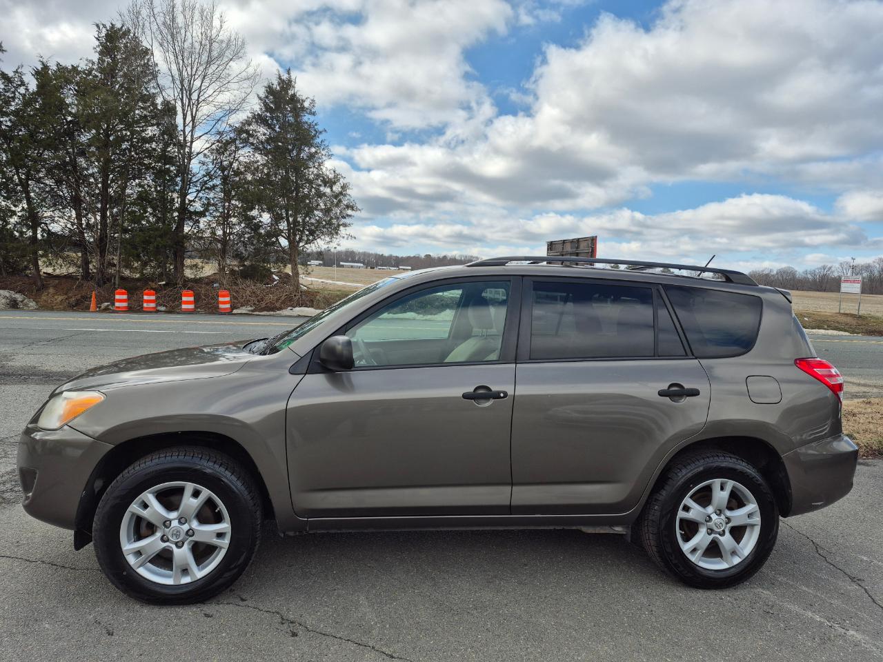 Toyota RAV4 Base V6 4WD 2012