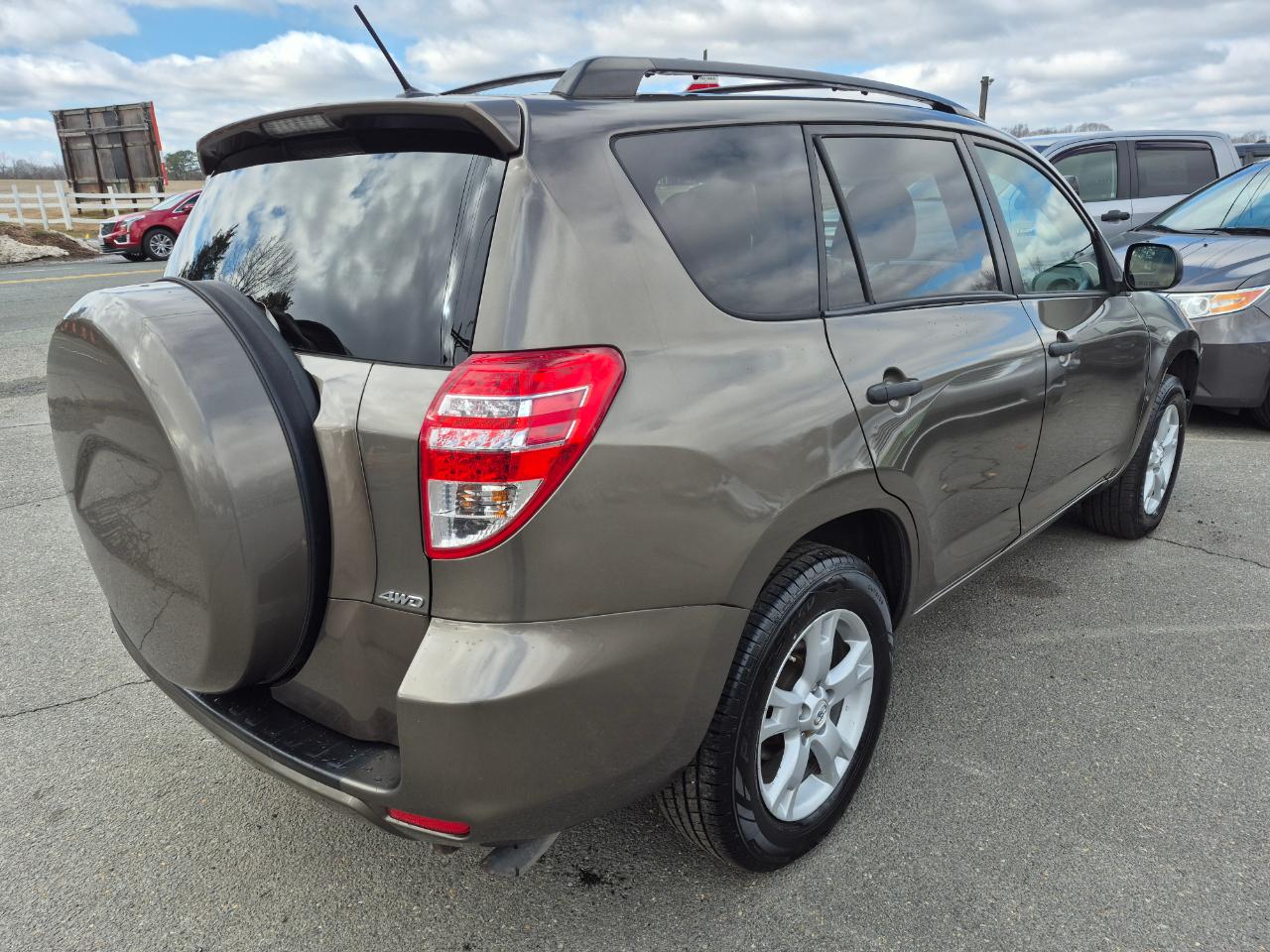 Toyota RAV4 Base V6 4WD 2012