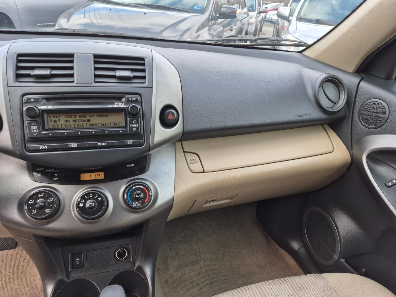 Toyota RAV4 Base V6 4WD 2012