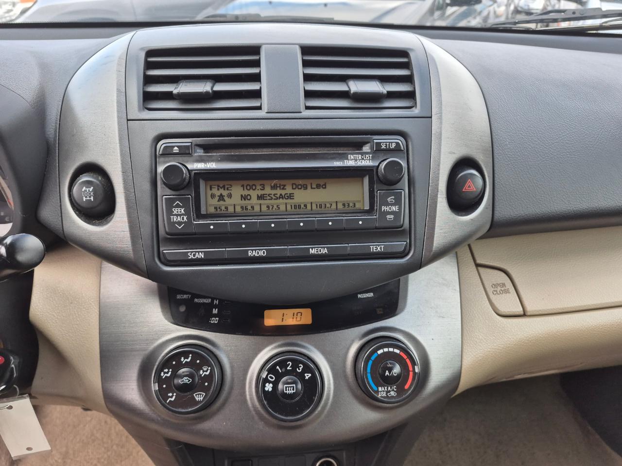 Toyota RAV4 Base V6 4WD 2012