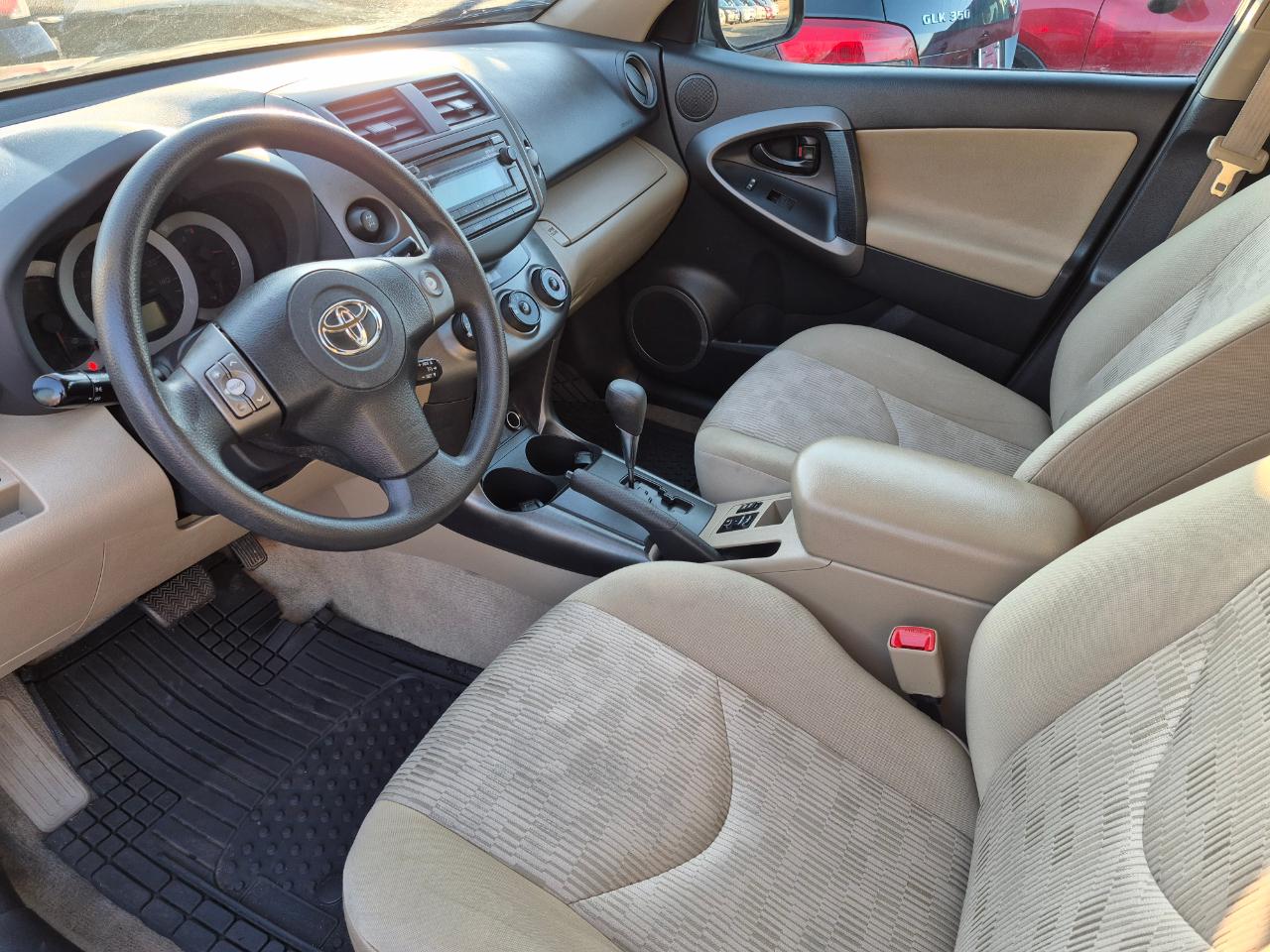 Toyota RAV4 Base V6 4WD 2012