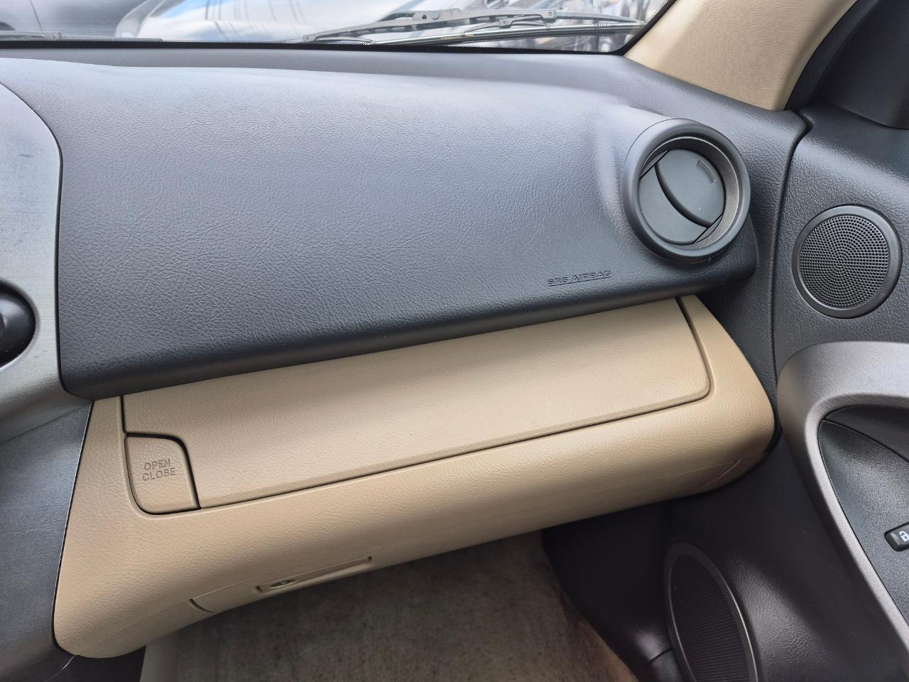 Toyota RAV4 Base V6 4WD 2012