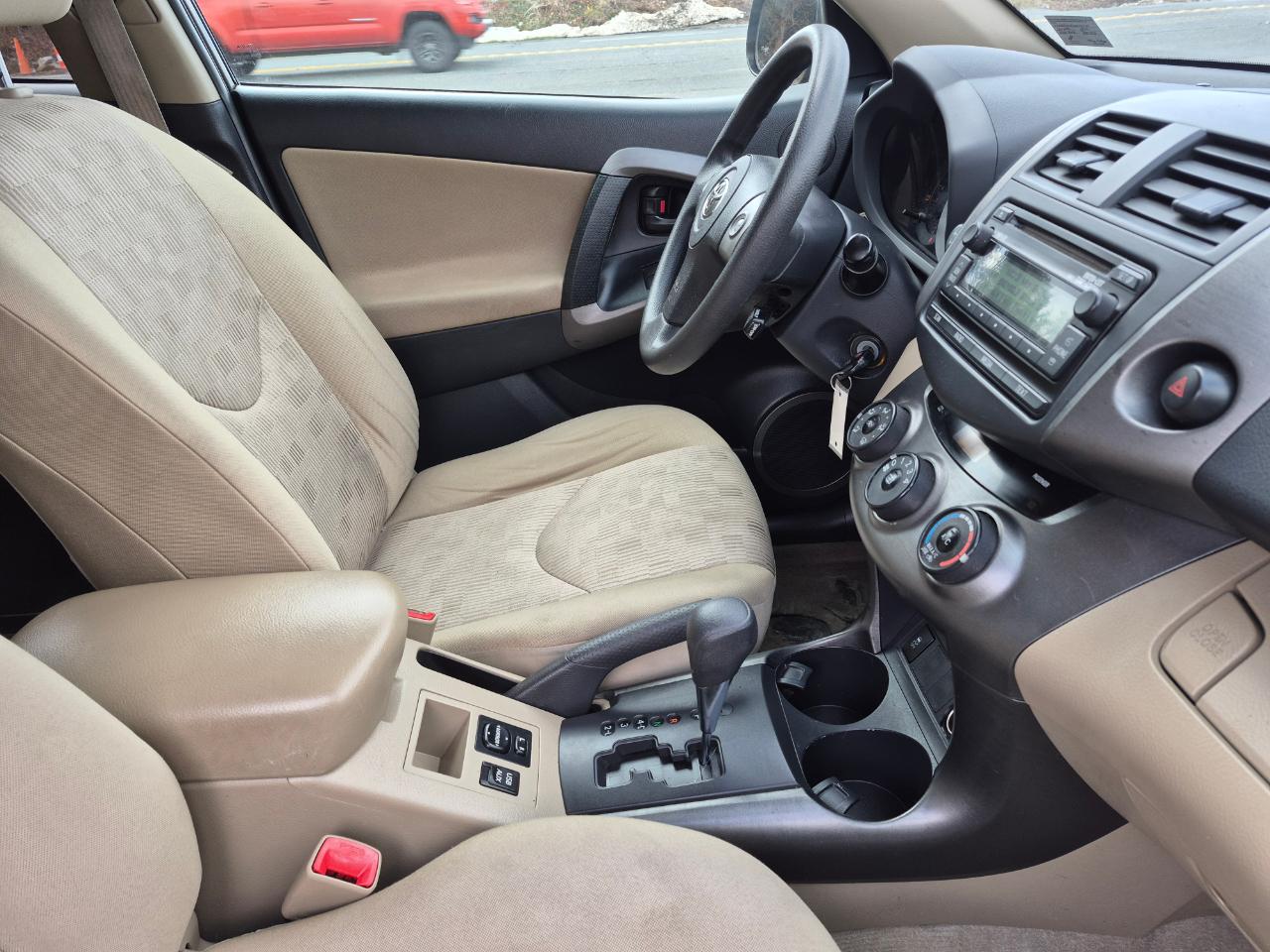 Toyota RAV4 Base V6 4WD 2012