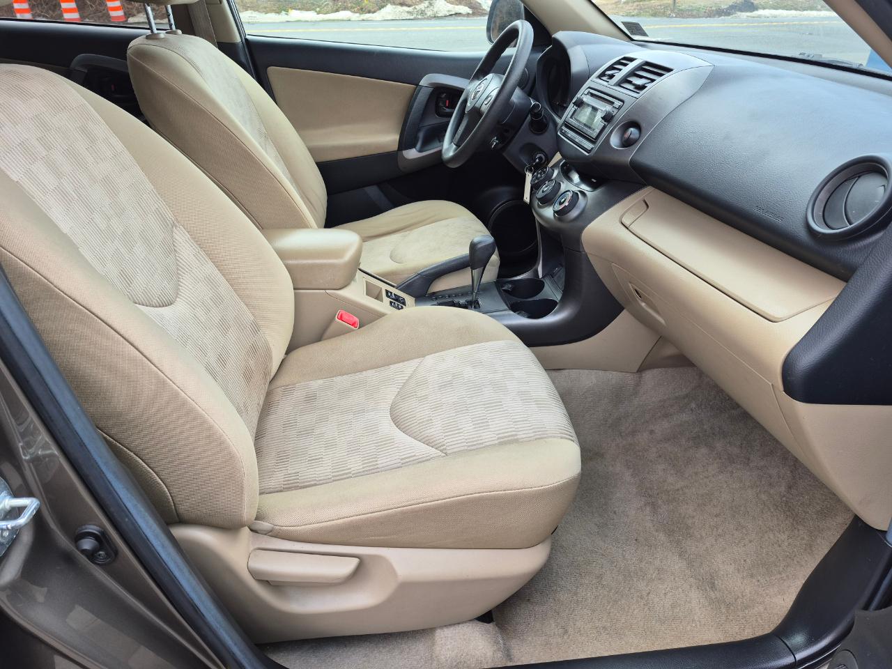 Toyota RAV4 Base V6 4WD 2012