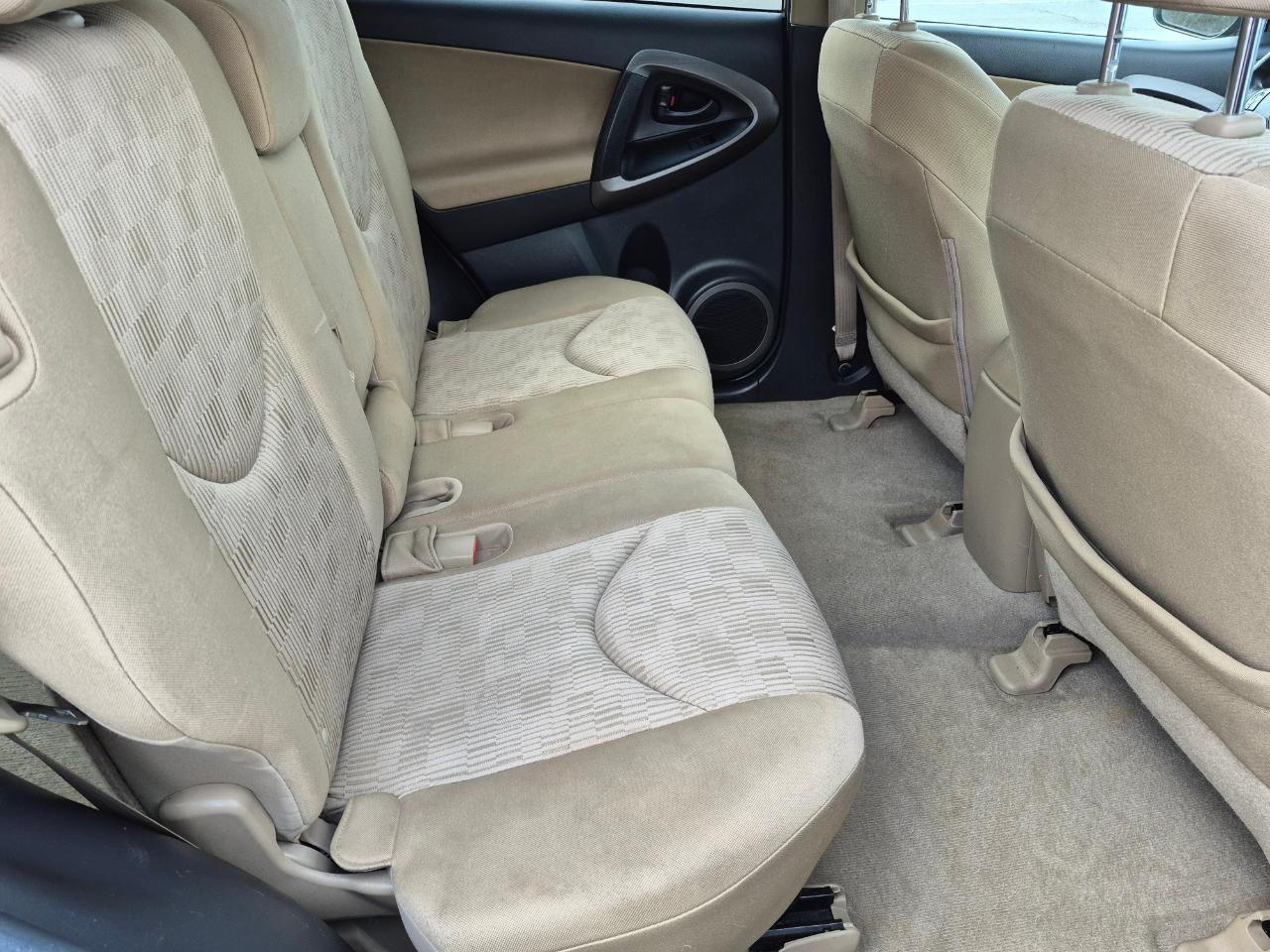 Toyota RAV4 Base V6 4WD 2012