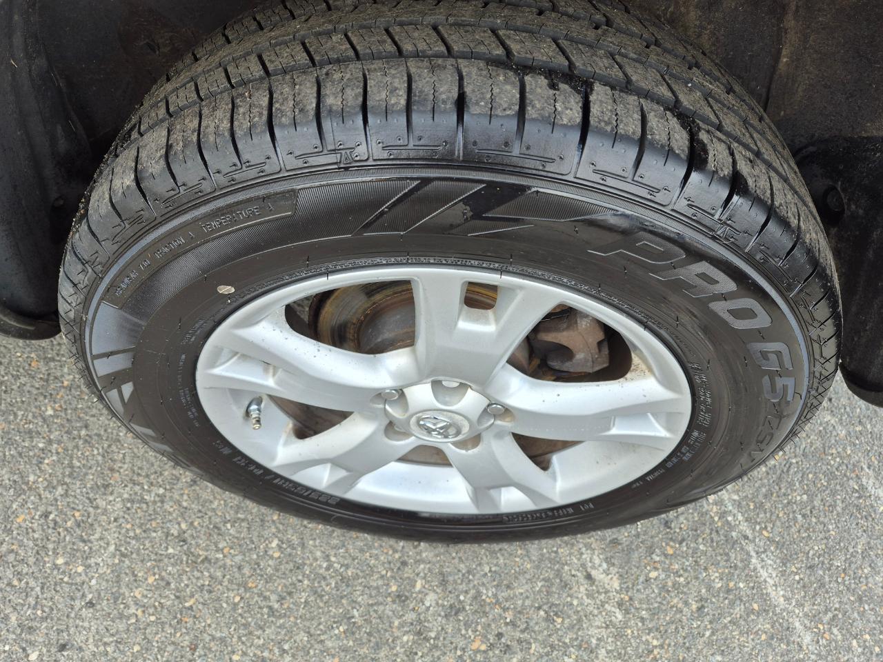 Toyota RAV4 Base V6 4WD 2012