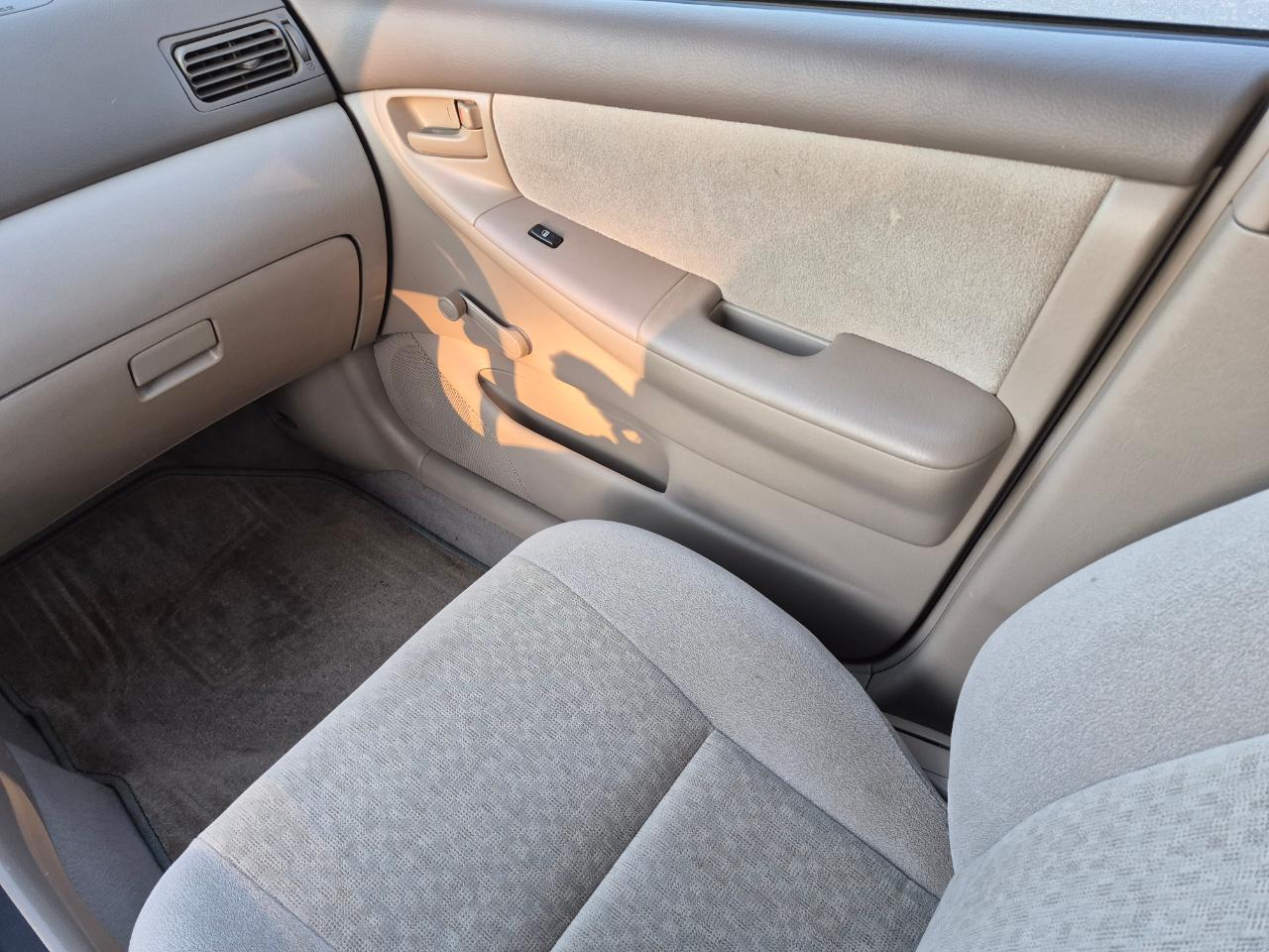 Toyota Corolla CE 2003