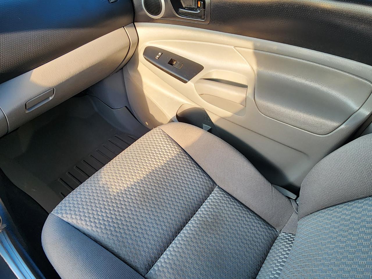 Toyota Tacoma PreRunner Double Cab Auto 2WD 2013