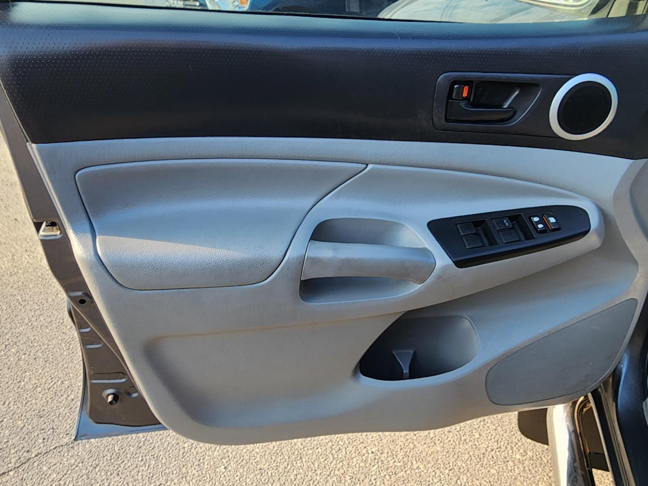 Toyota Tacoma PreRunner Double Cab Auto 2WD 2013