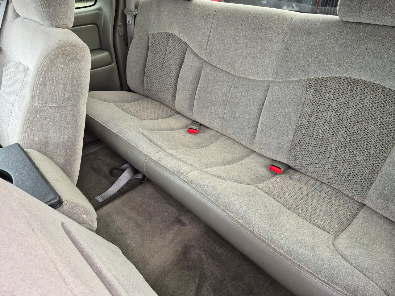 Chevrolet Silverado 1500 LS Ext. Cab 3-Door Long Bed 2WD 2000