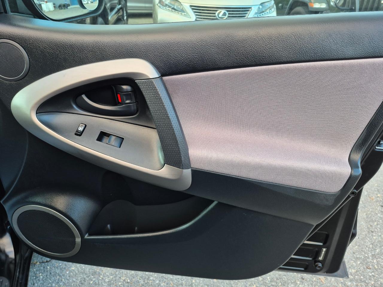 Toyota RAV4 Base I4 4WD 2007