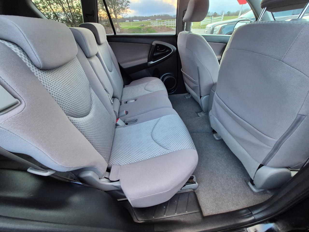 Toyota RAV4 Base I4 4WD 2007