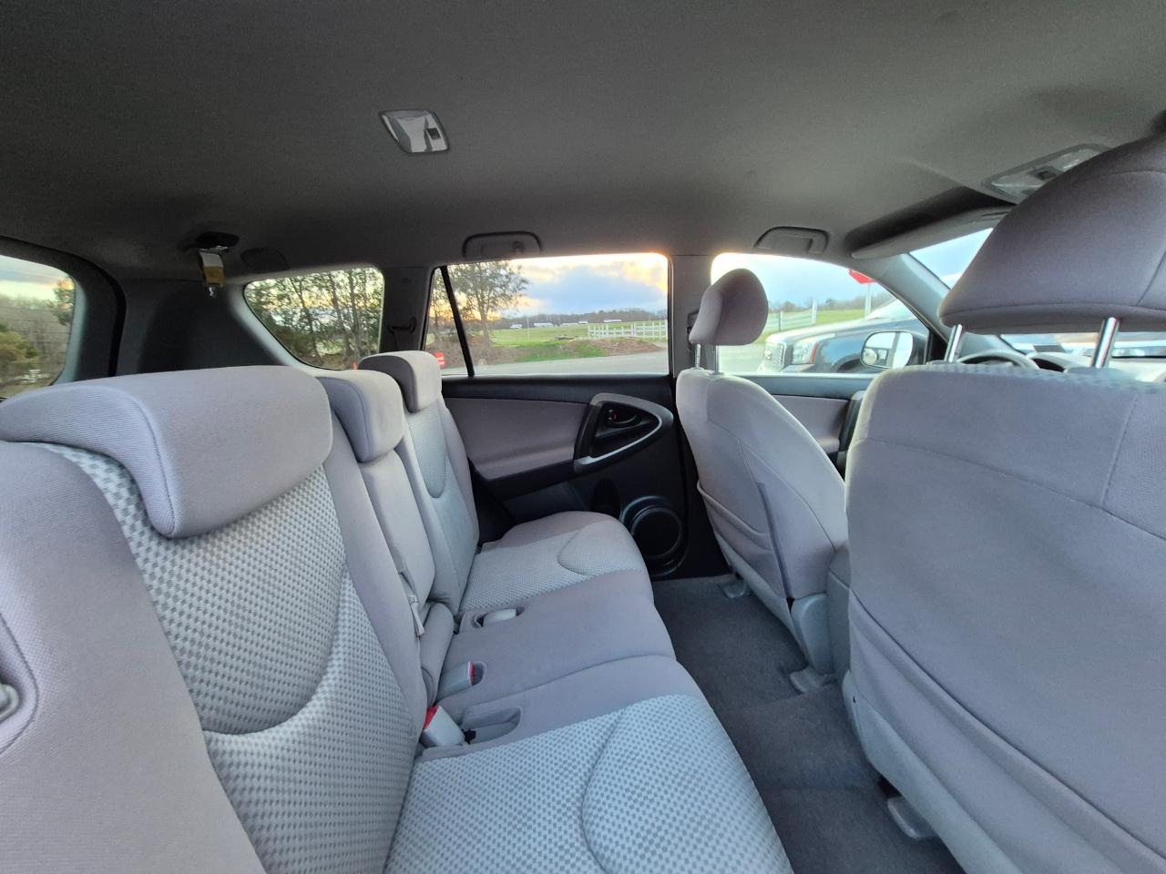 Toyota RAV4 Base I4 4WD 2007