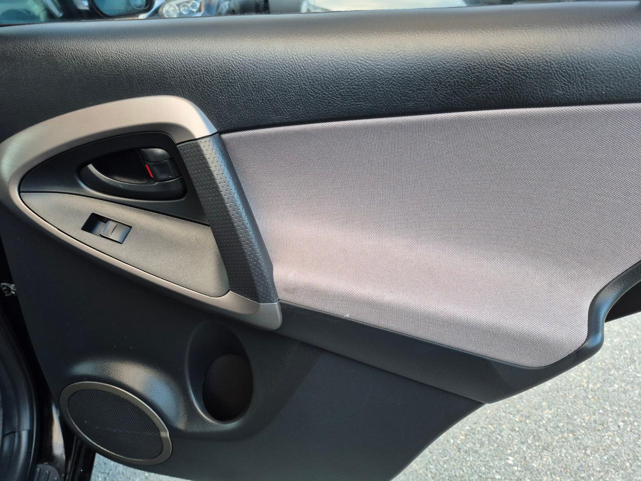 Toyota RAV4 Base I4 4WD 2007