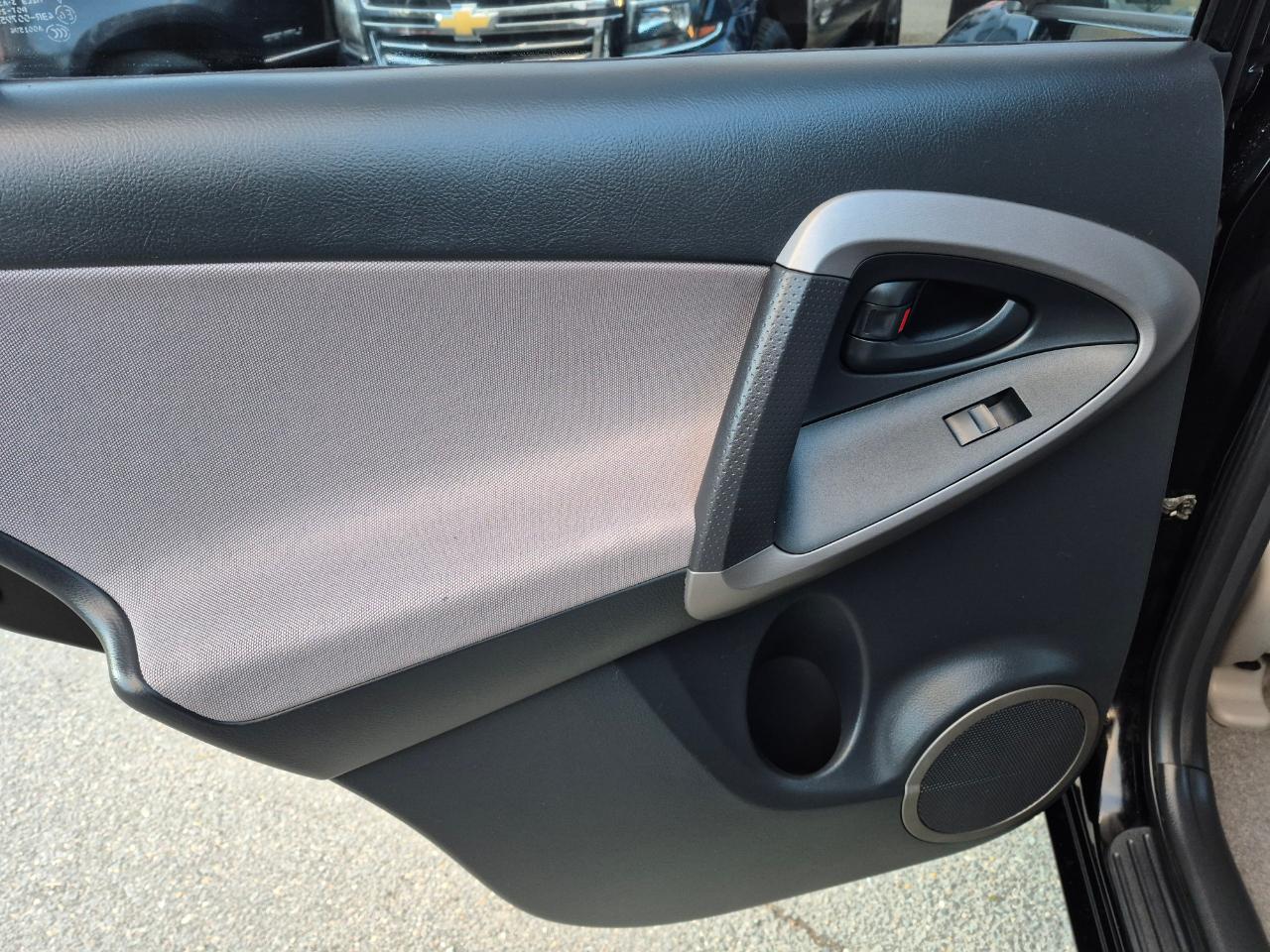 Toyota RAV4 Base I4 4WD 2007