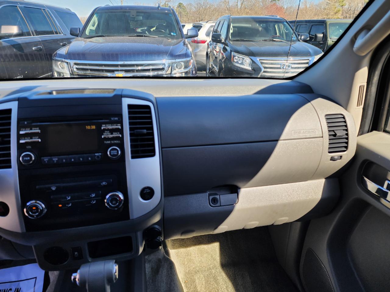 Nissan Frontier S Crew Cab 5AT 2WD 2014