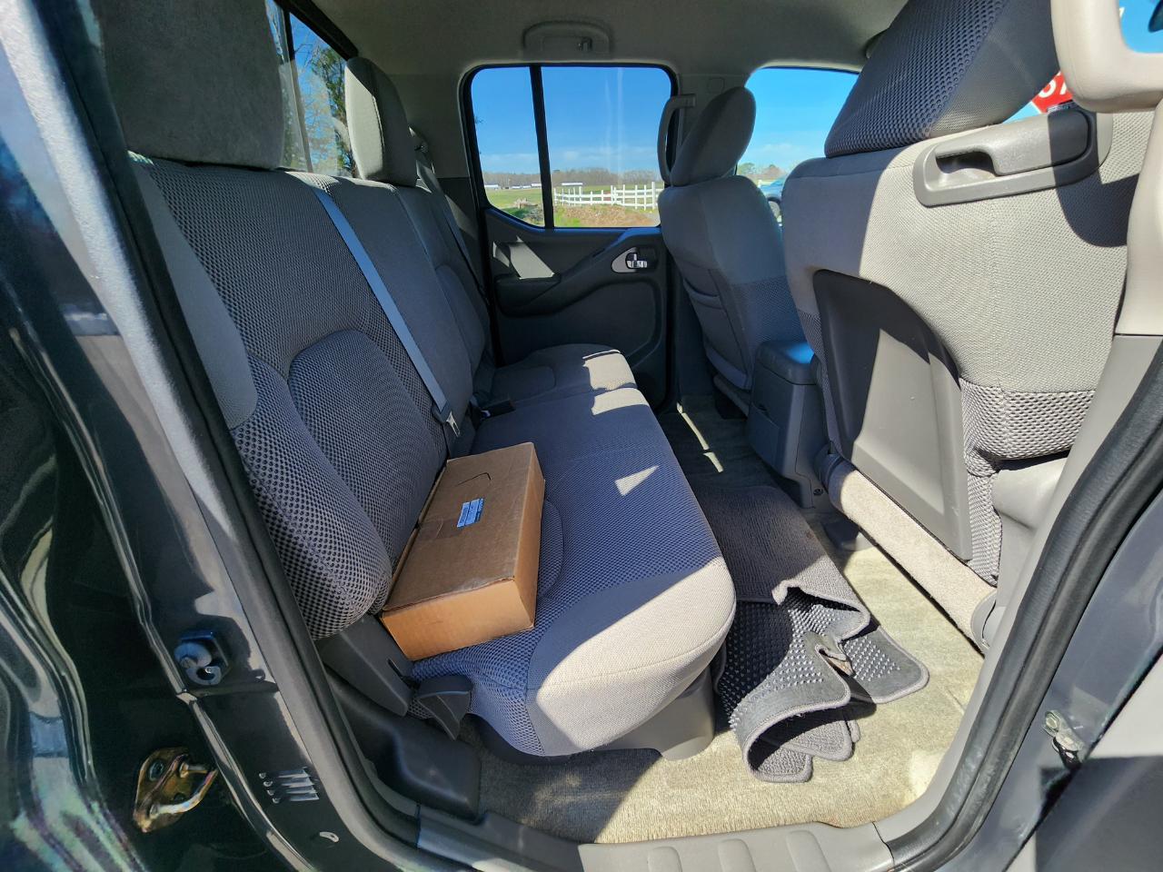 Nissan Frontier S Crew Cab 5AT 2WD 2014