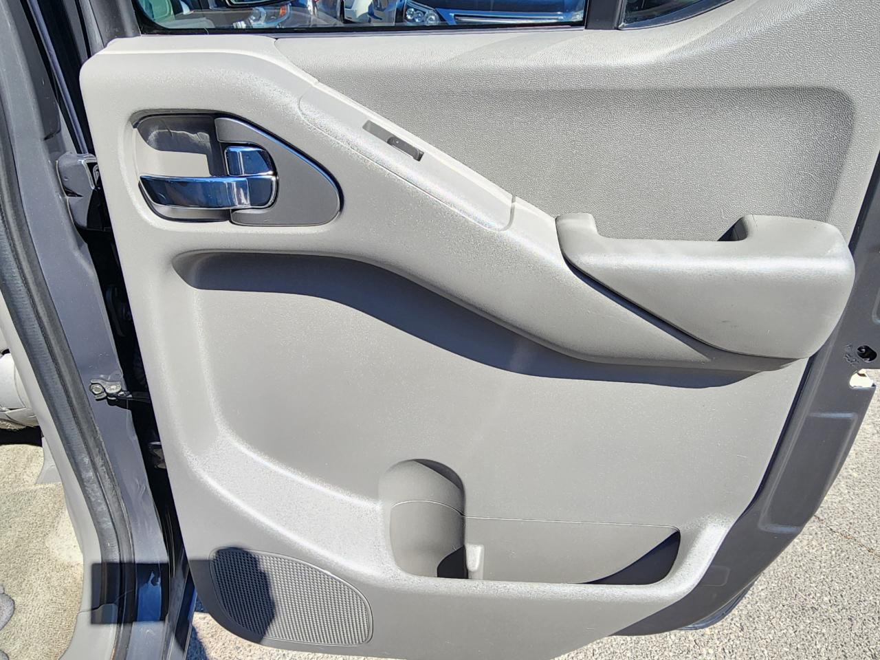 Nissan Frontier S Crew Cab 5AT 2WD 2014