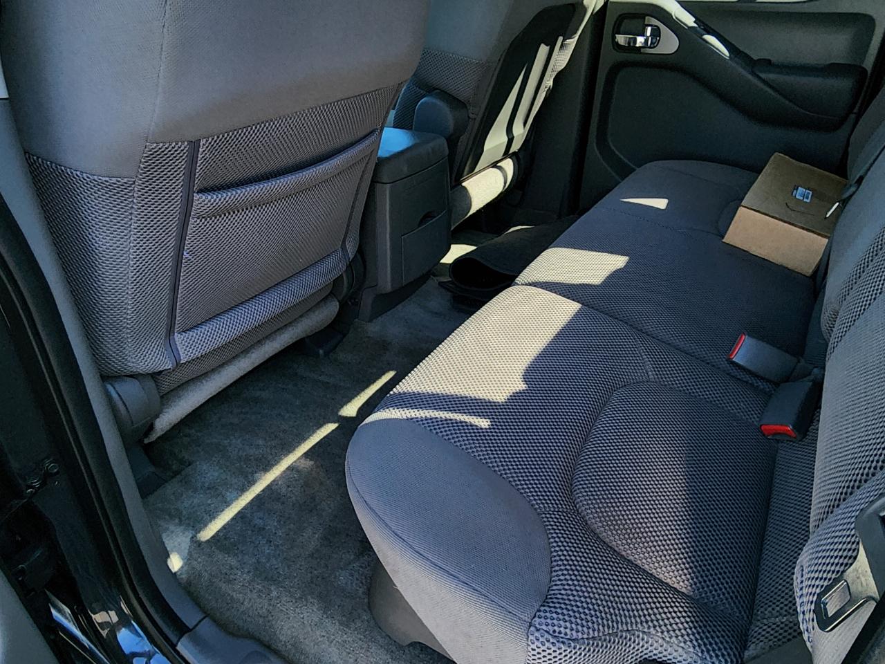 Nissan Frontier S Crew Cab 5AT 2WD 2014