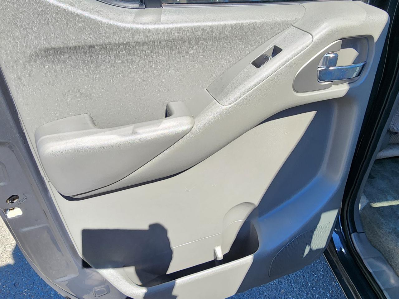 Nissan Frontier S Crew Cab 5AT 2WD 2014