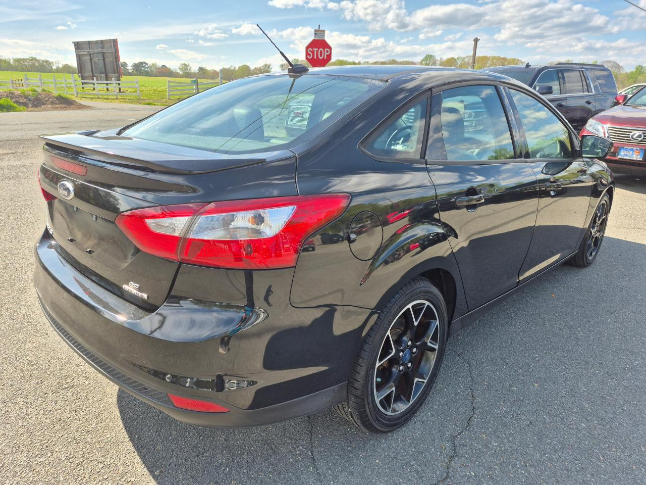 Ford Focus SE Sedan 2013