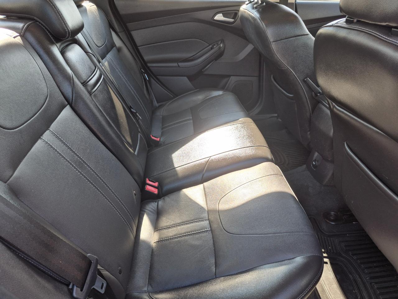 Ford Focus SE Sedan 2013