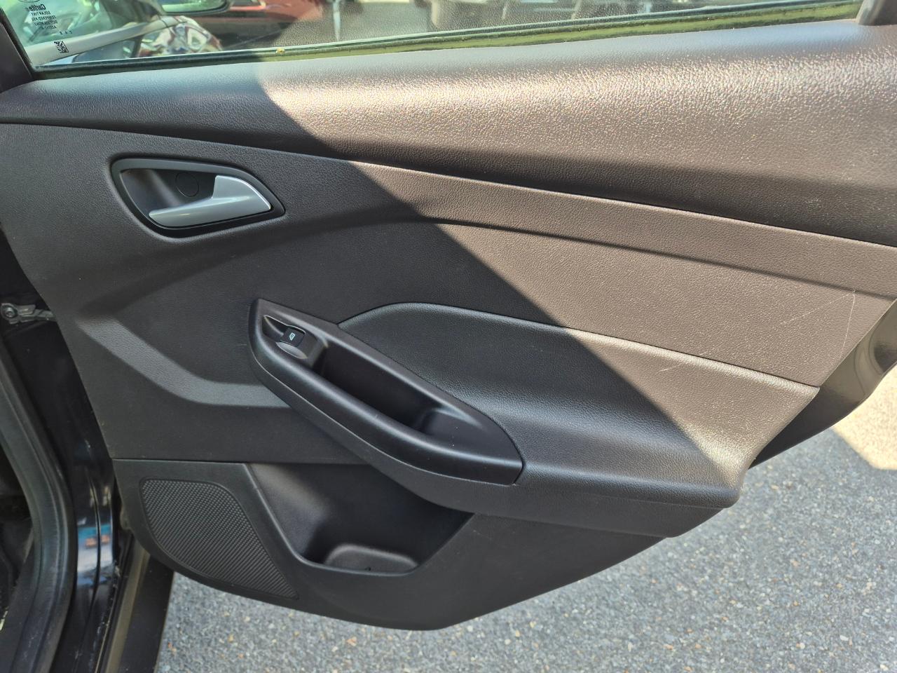 Ford Focus SE Sedan 2013