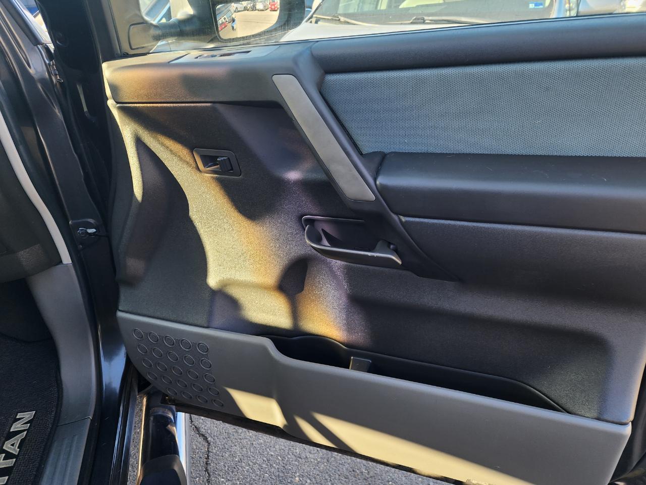 Nissan Titan LE King Cab 4WD 2006