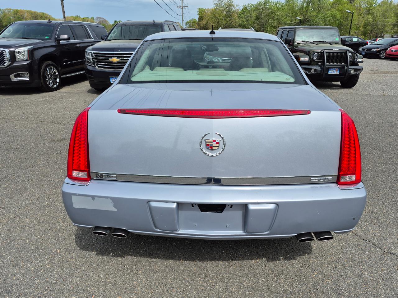Cadillac DTS Sedan 2006