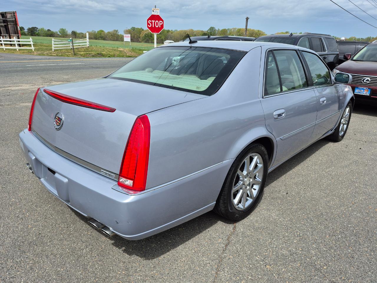 Cadillac DTS Sedan 2006
