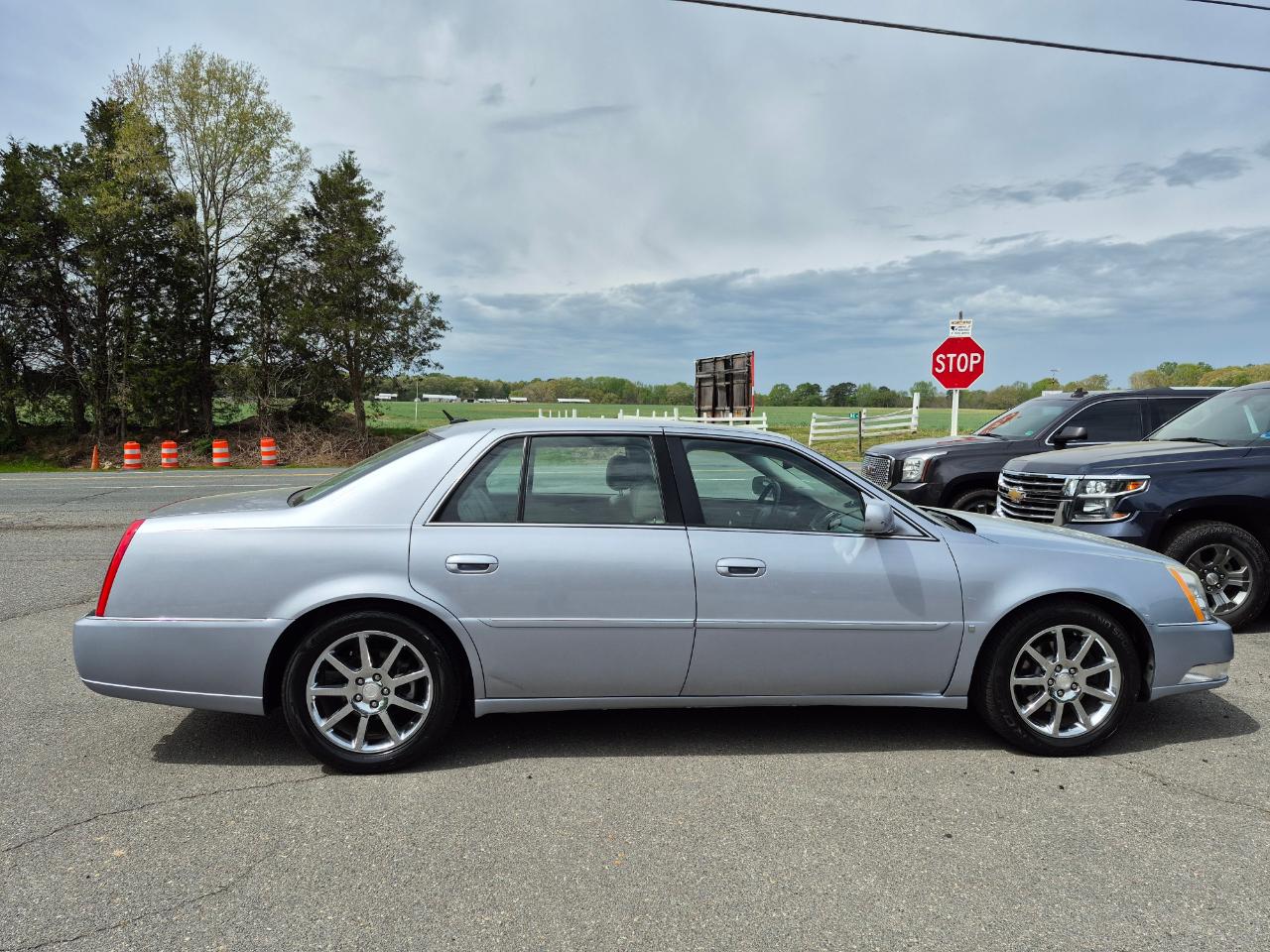 Cadillac DTS Sedan 2006