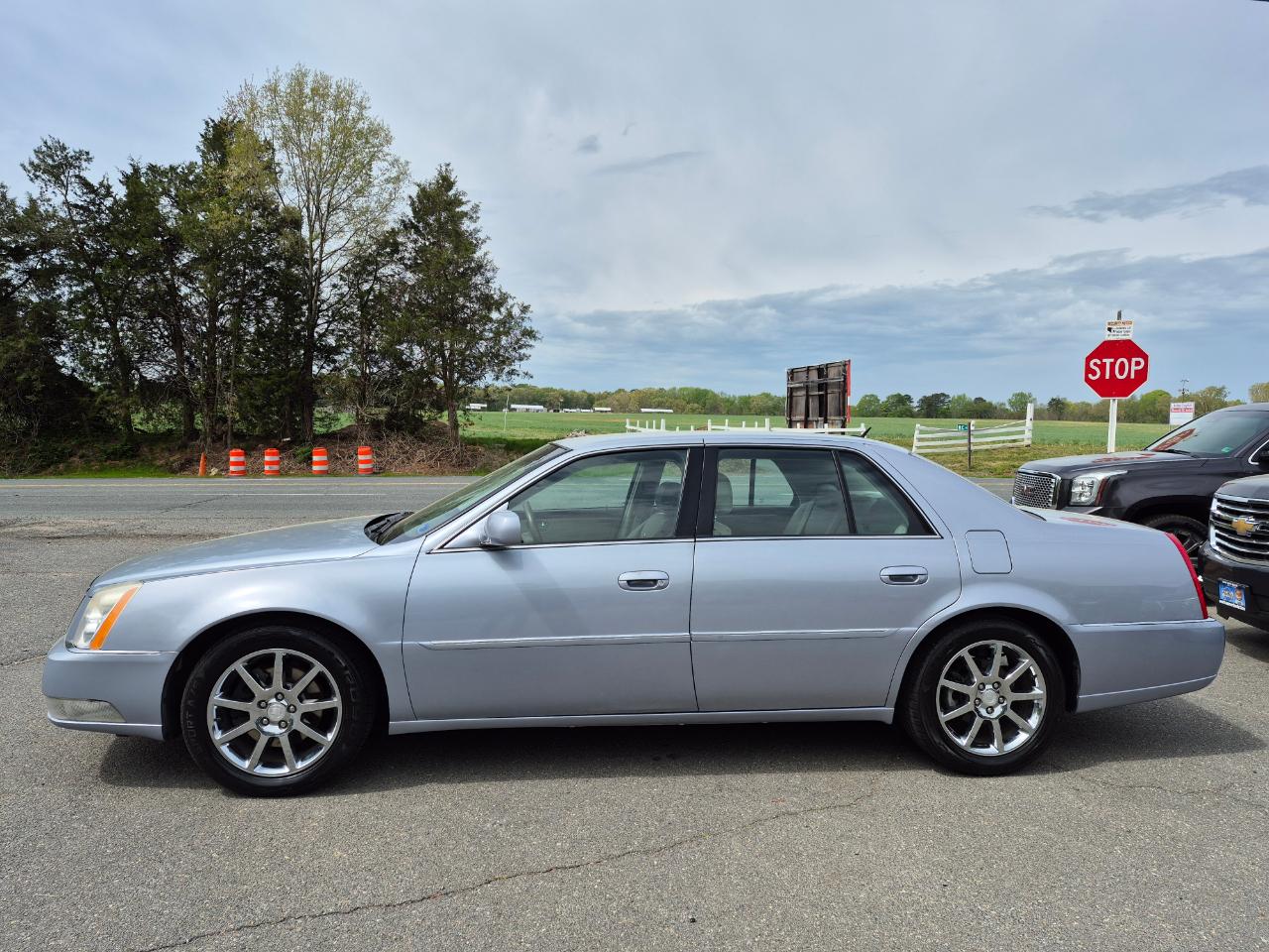 Cadillac DTS Sedan 2006