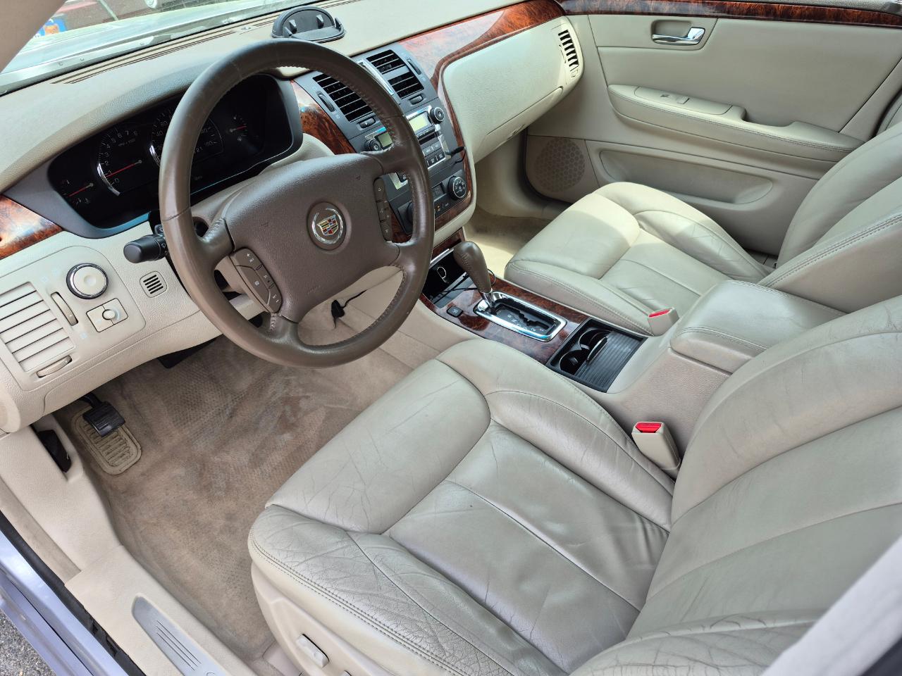 Cadillac DTS Sedan 2006