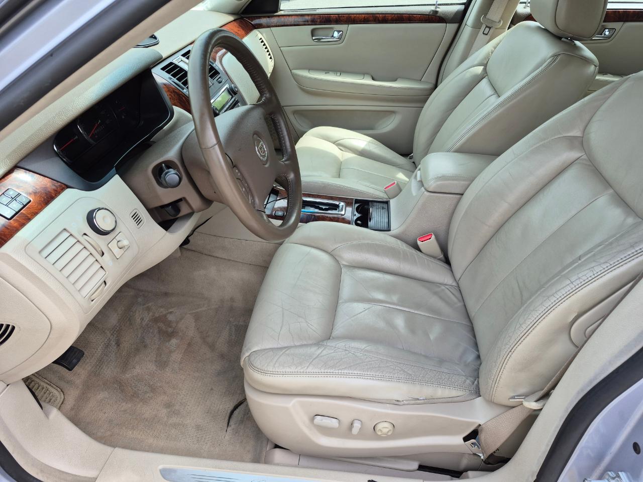 Cadillac DTS Sedan 2006