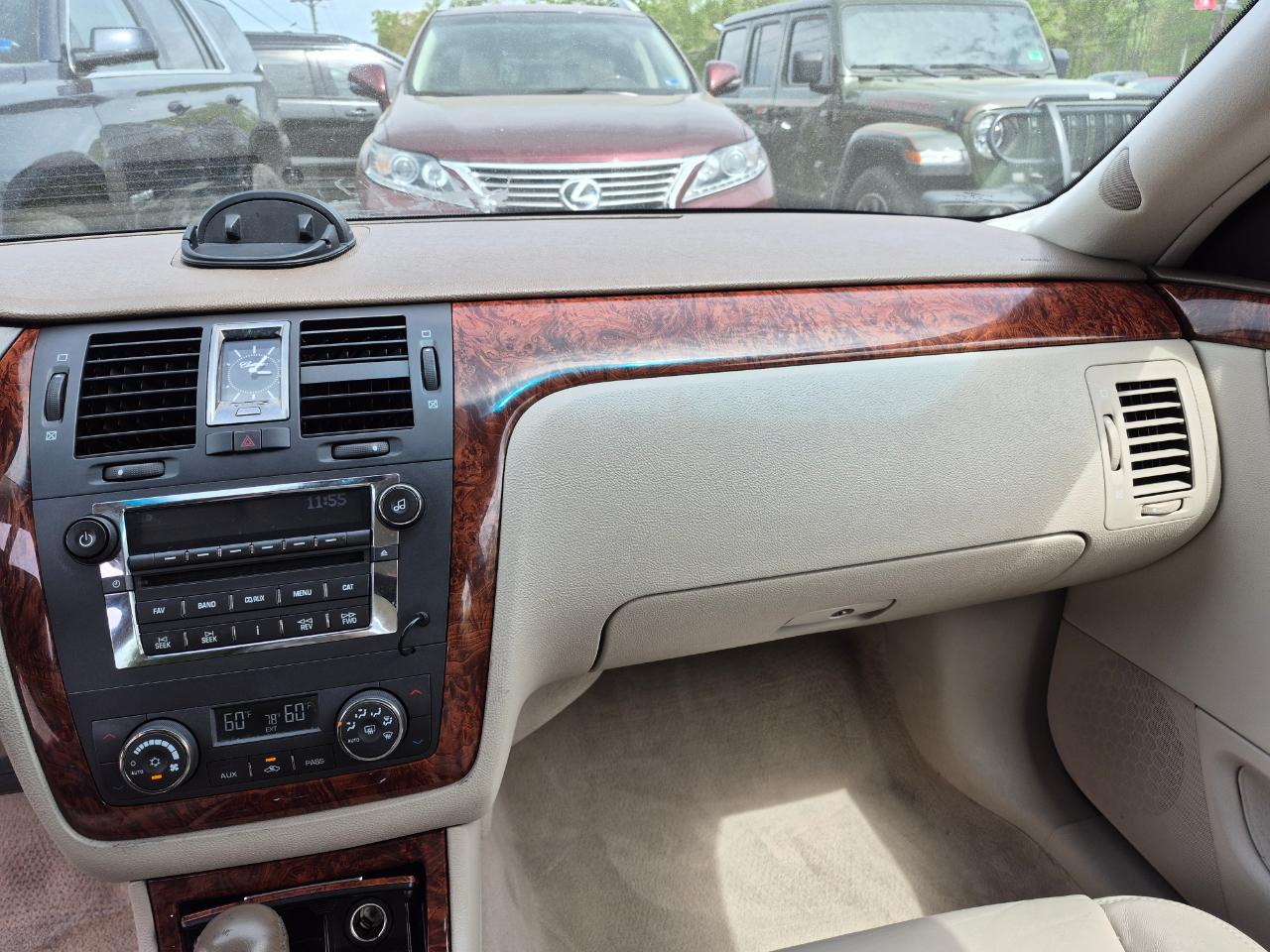 Cadillac DTS Sedan 2006