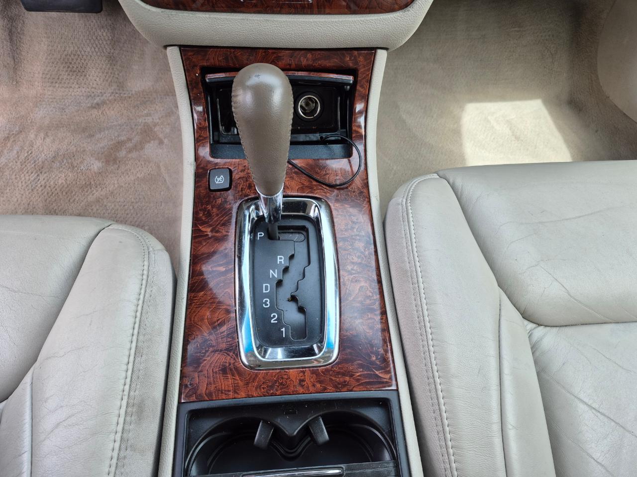 Cadillac DTS Sedan 2006