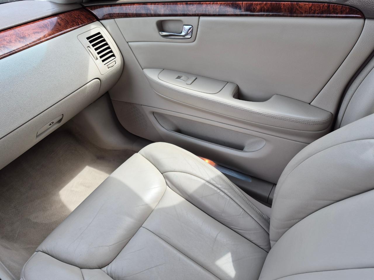 Cadillac DTS Sedan 2006