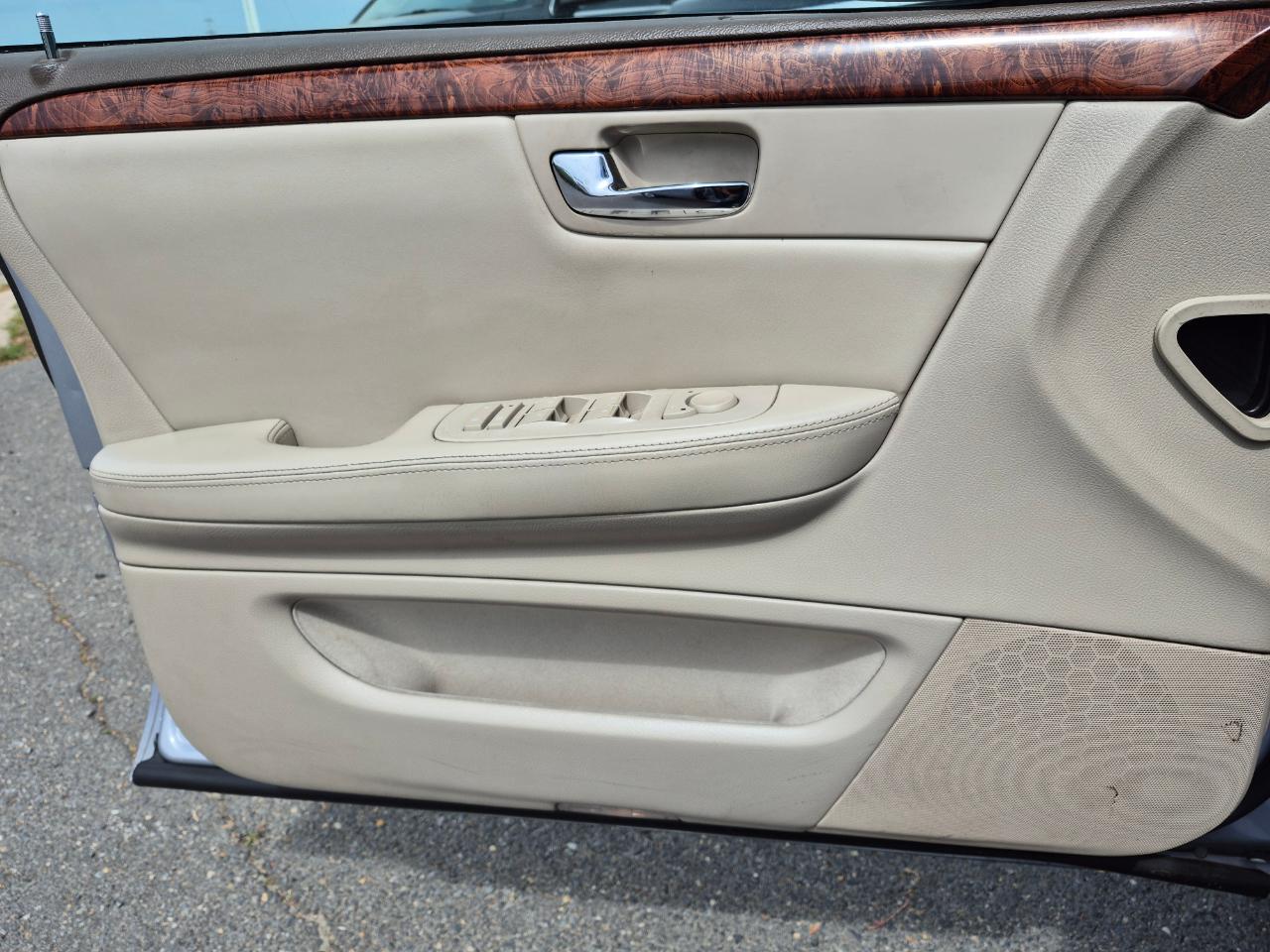 Cadillac DTS Sedan 2006