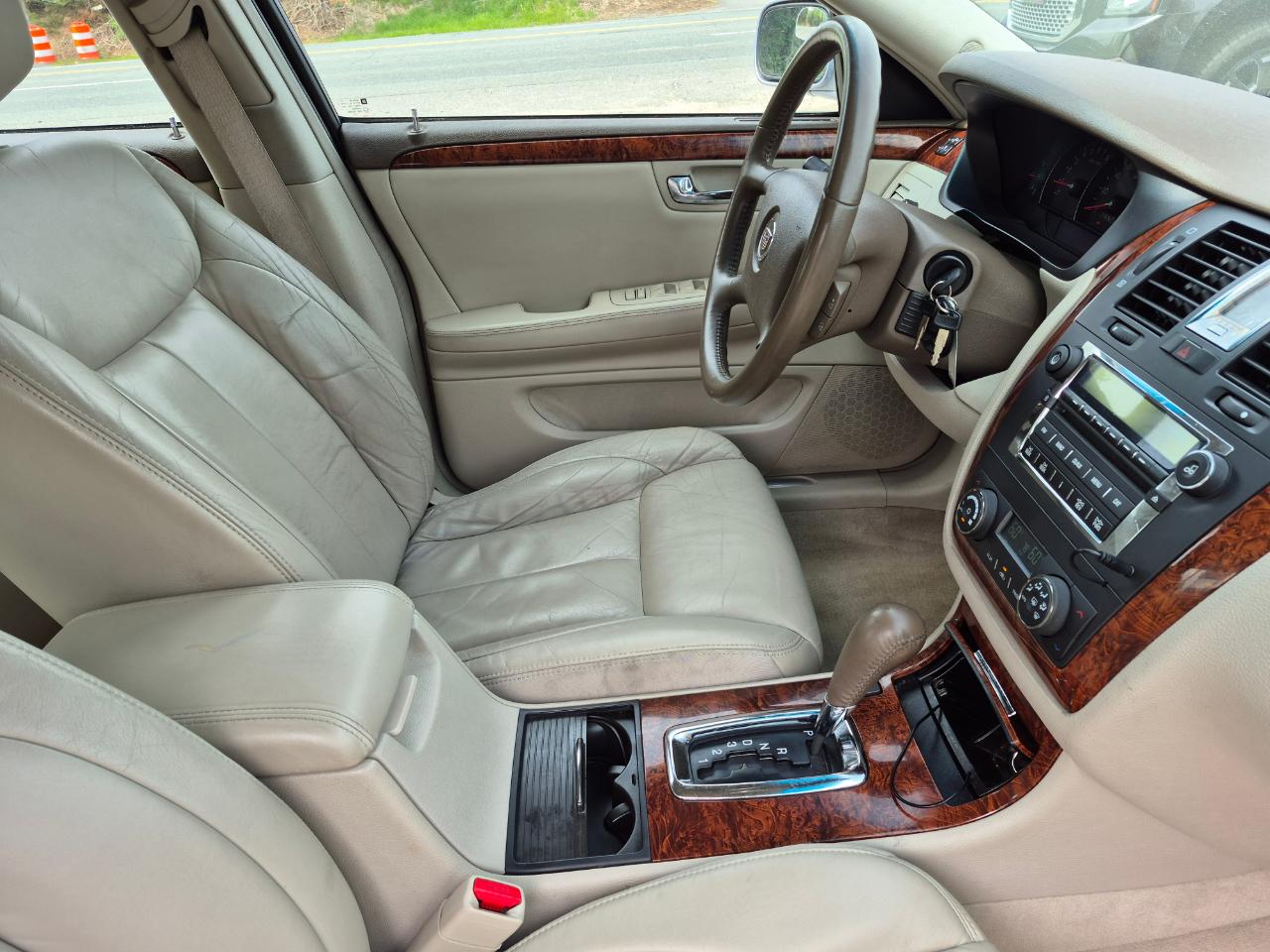 Cadillac DTS Sedan 2006