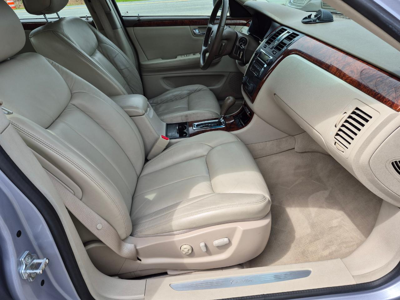 Cadillac DTS Sedan 2006