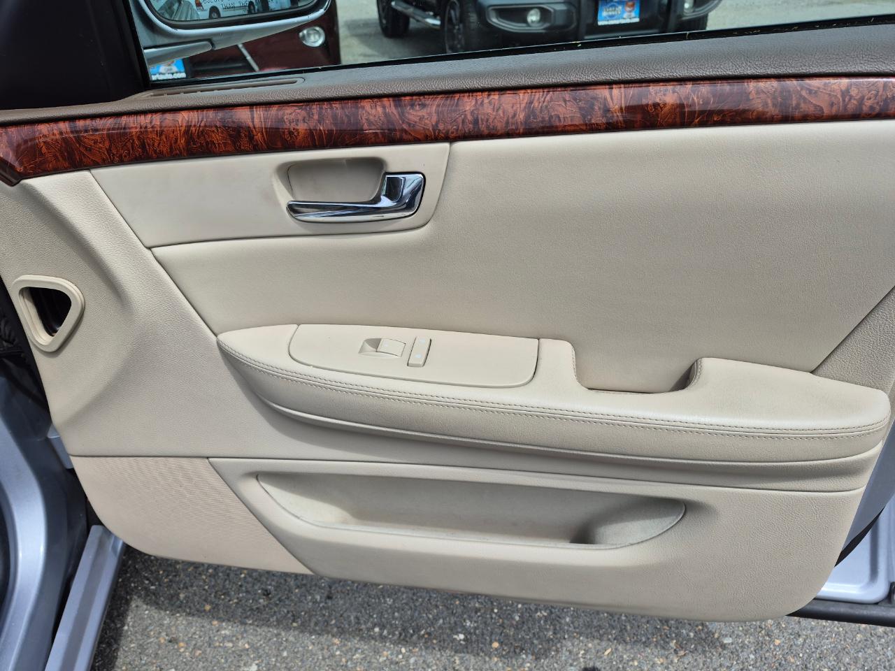 Cadillac DTS Sedan 2006