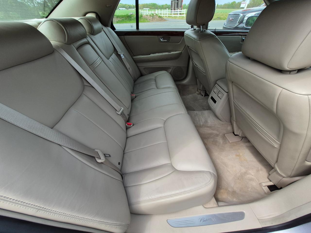 Cadillac DTS Sedan 2006