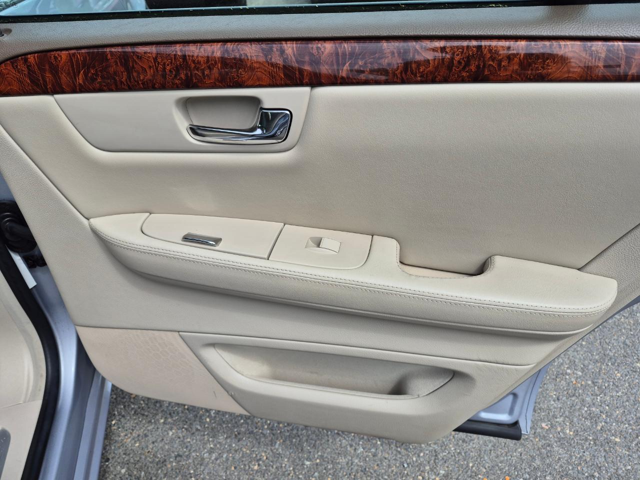 Cadillac DTS Sedan 2006