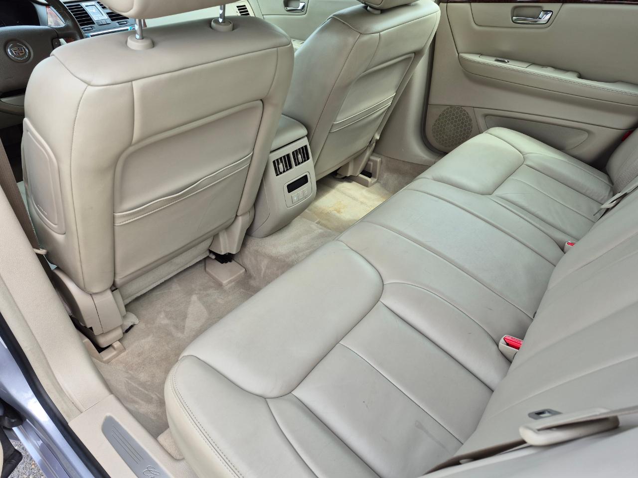 Cadillac DTS Sedan 2006