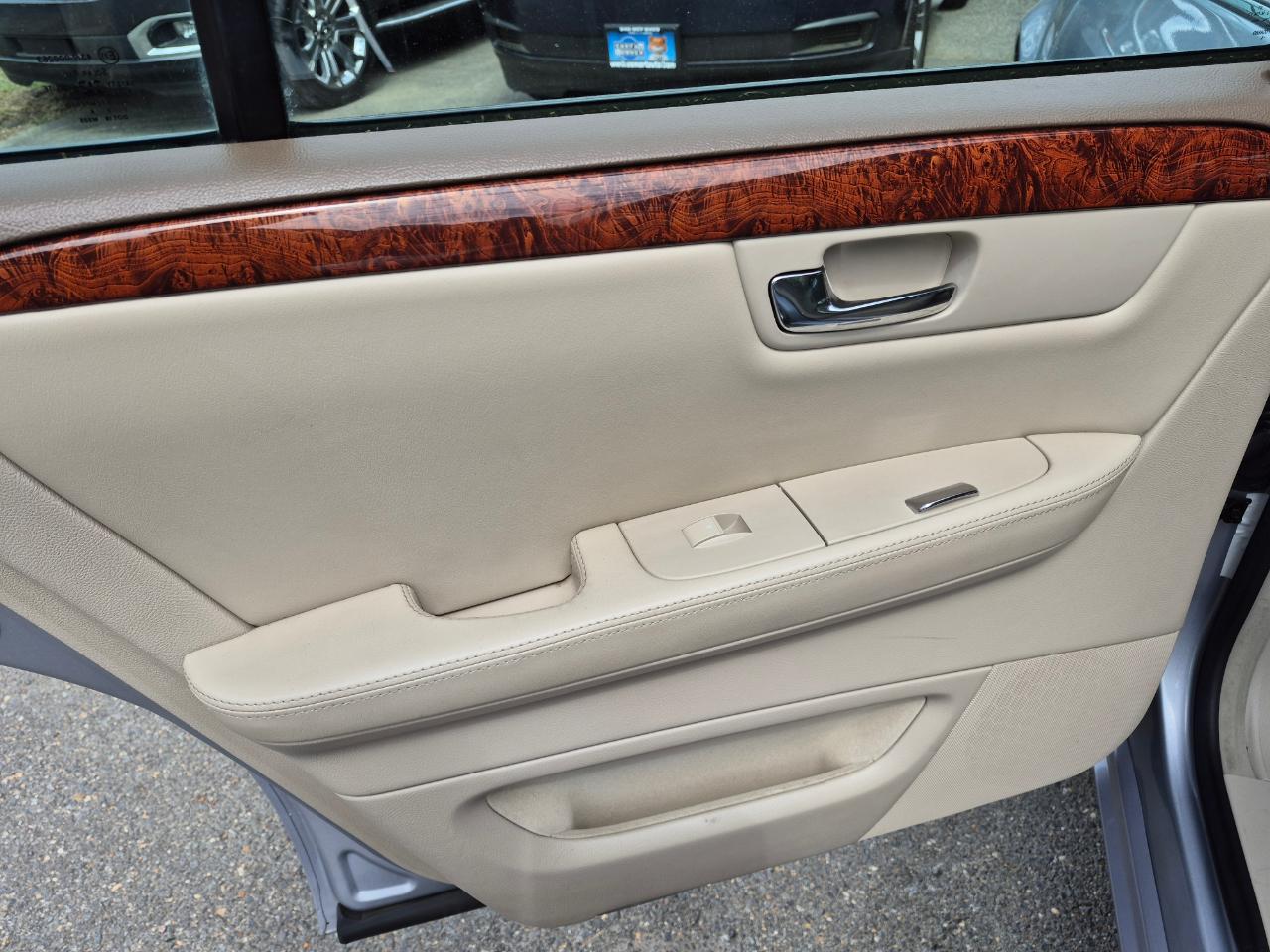 Cadillac DTS Sedan 2006