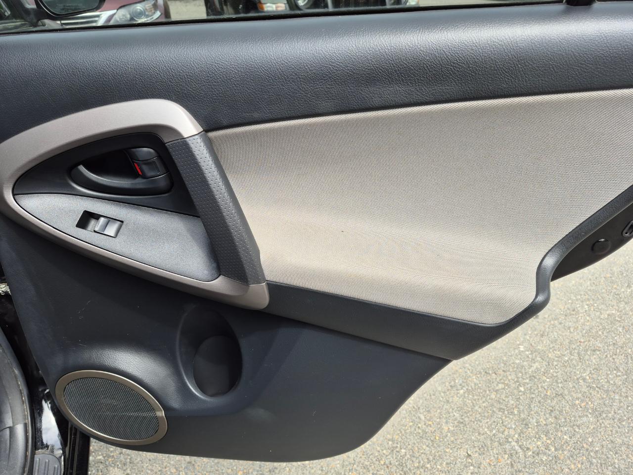 Toyota RAV4 Limited I4 4WD 2006