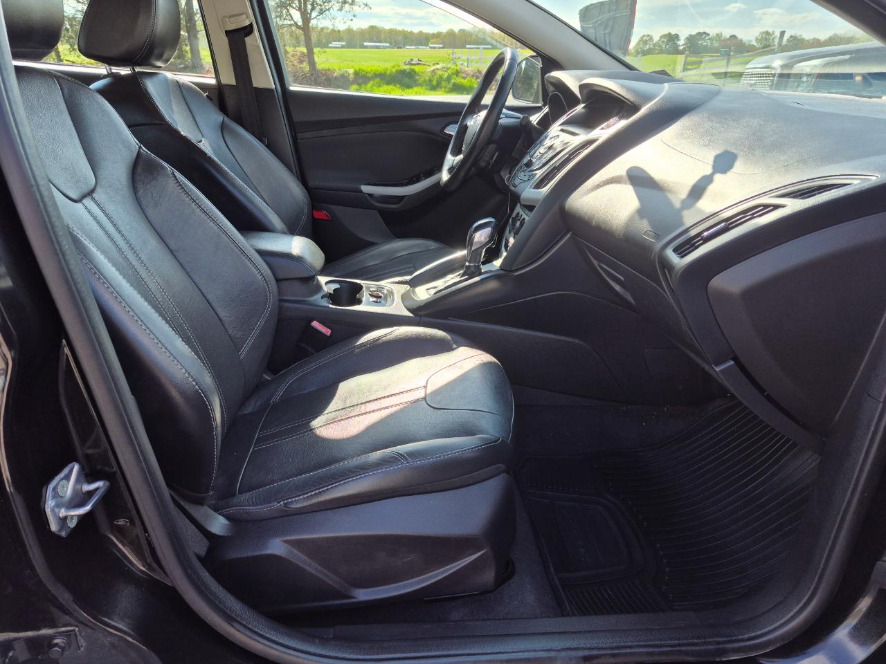 Ford Focus SE Sedan 2013